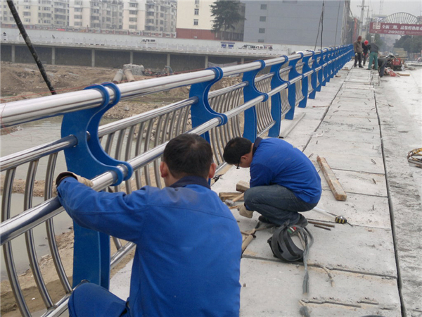 昆明不锈钢河道护栏的特性及其在城市景观中的应用